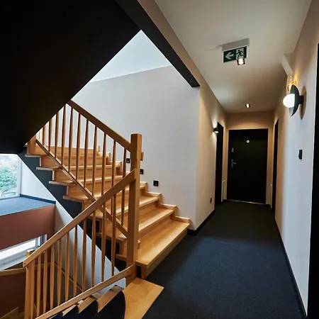 住宿加早餐酒店 Scoria 3*